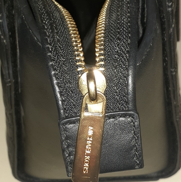 Michael Kors Selma Grommeted Medium Quilted Black Leather Tote/Crossbody - Picture 7 of 9